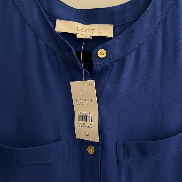 Loft Sleeveless Royal Blue Blouse with Buttons Size XS NWT - Picture 3 of 4